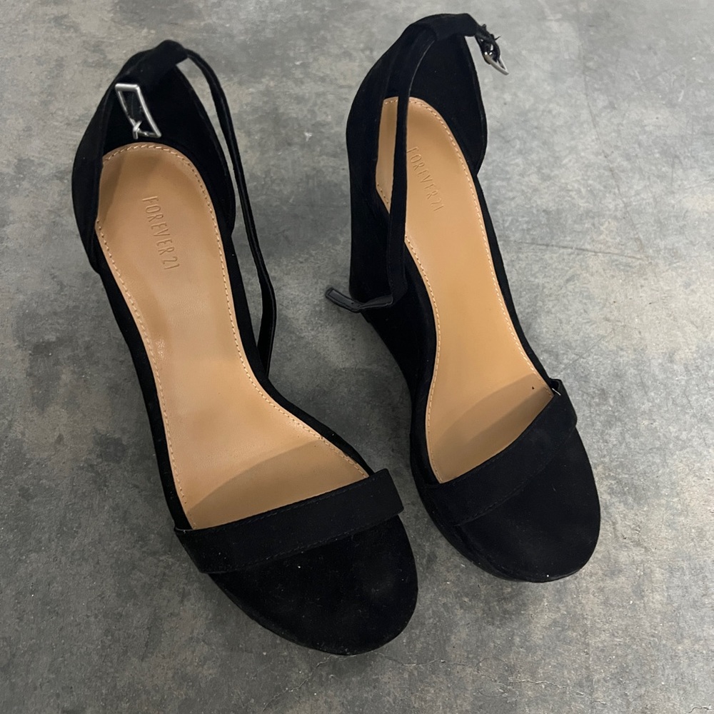 Forever 21 black wedges